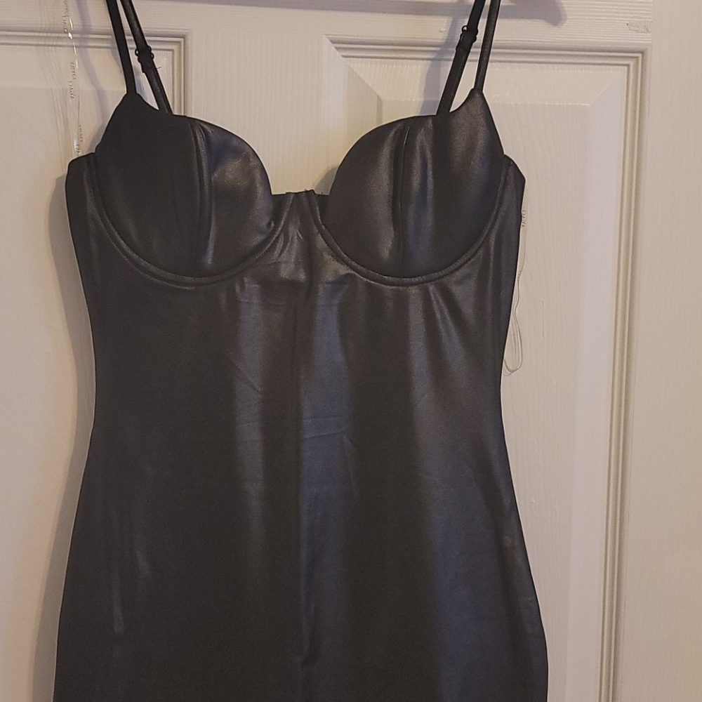 Dress - Picture 2 of 4